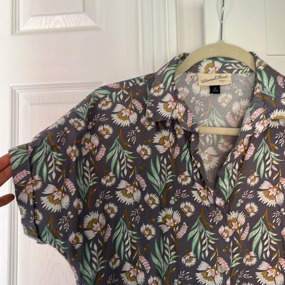 Universal Thread Button Down Shirt - Picture 2 of 4